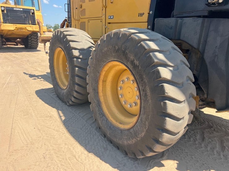 2011-caterpillar-140m2-image-27