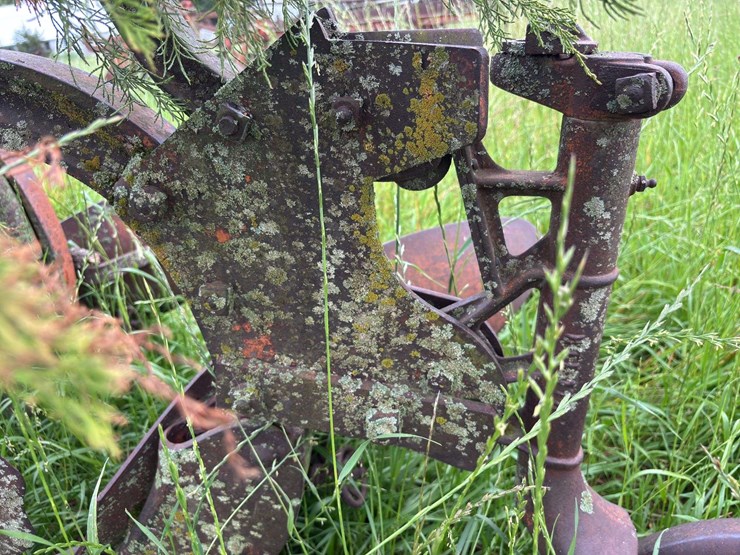 2-bottom-14”-pull-type-plow-image-32