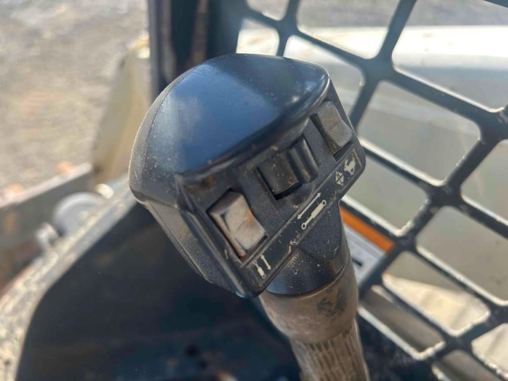 2012-bobcat-t650-image-21