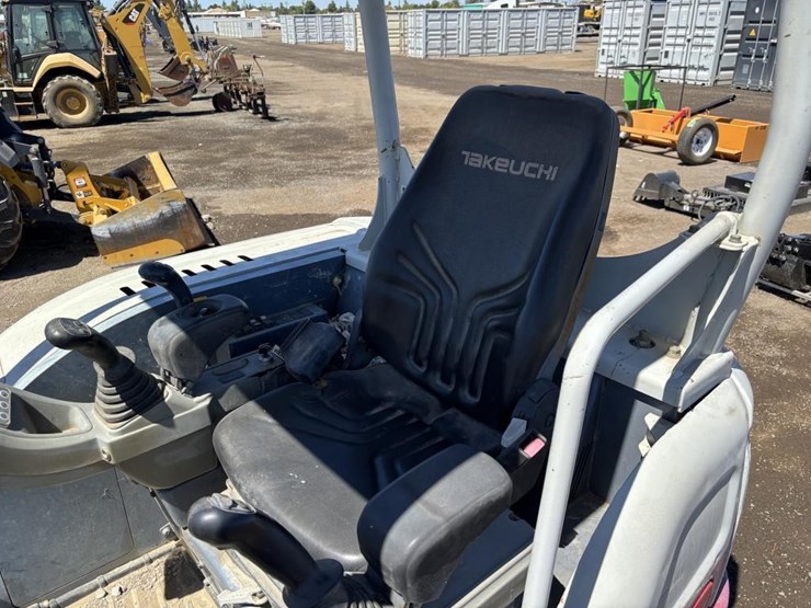 2016-takeuchi-tb230-image-25