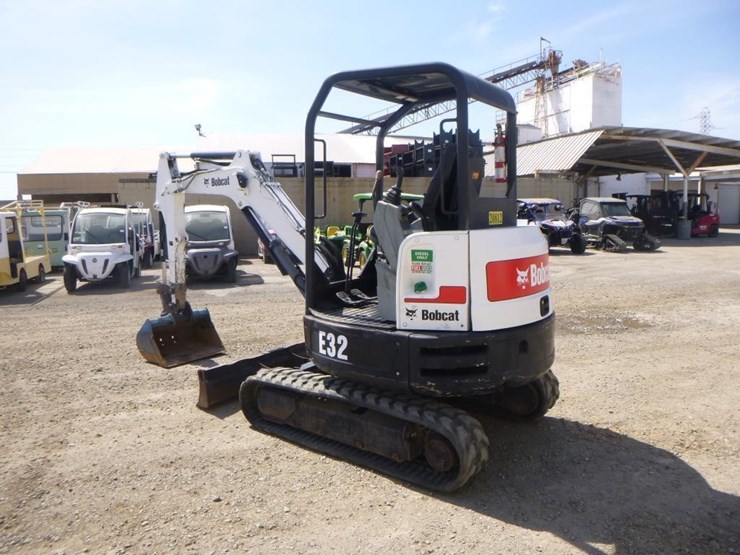 2016-bobcat-e32-image-4