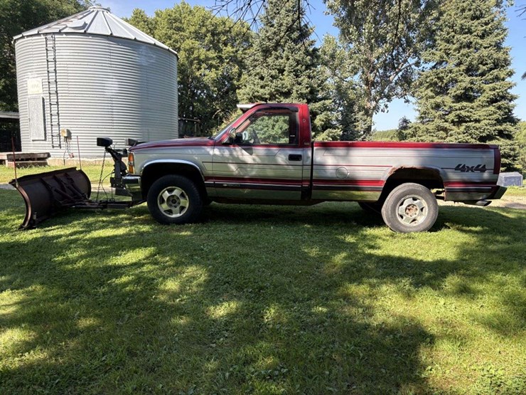 1990-chevy-silverado-k1500-4x4,-reg-cab,-8’-box,-245/75r16-tires-on-alloy-rims,-350-v8,-block-heater-image-7