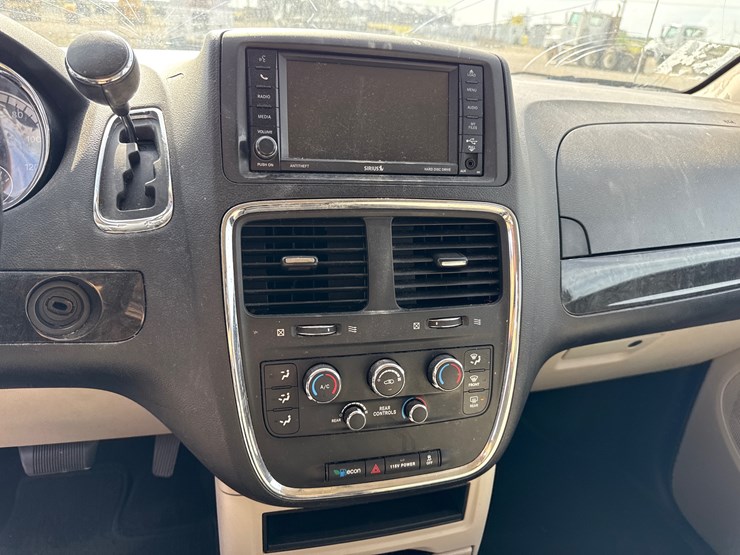 2015-dodge-grand-caravan-image-31