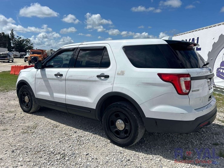 2016-ford-explorer-image-4
