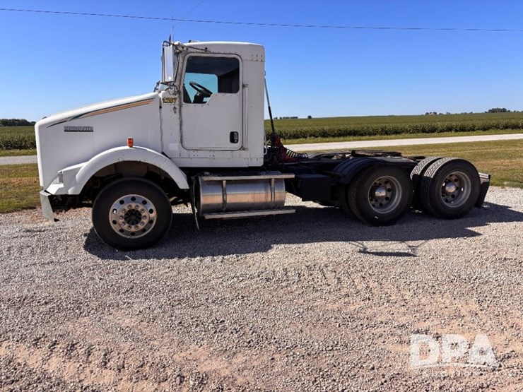 2005-kenworth-t800-image-13
