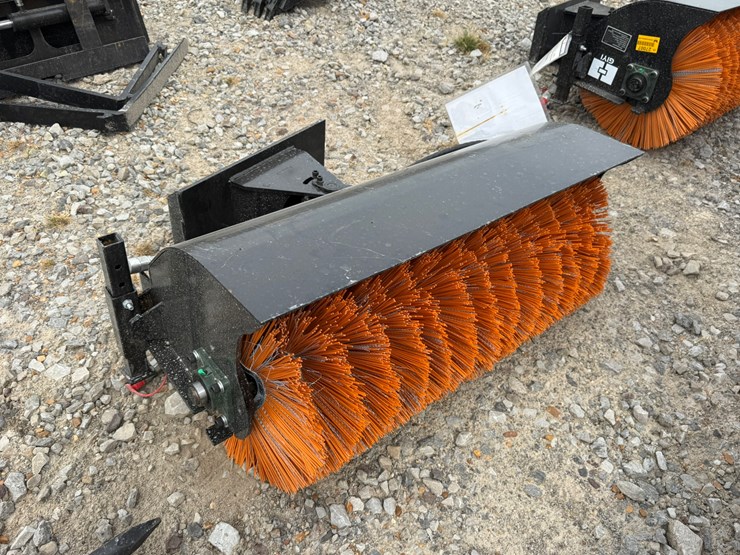 #230-•-#27006-•-unused-giyi-gy-qsj-mini-skid-steer-sweeper-qsj250702-image-1