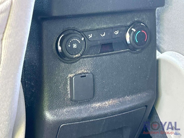2014-ford-explorer-image-24