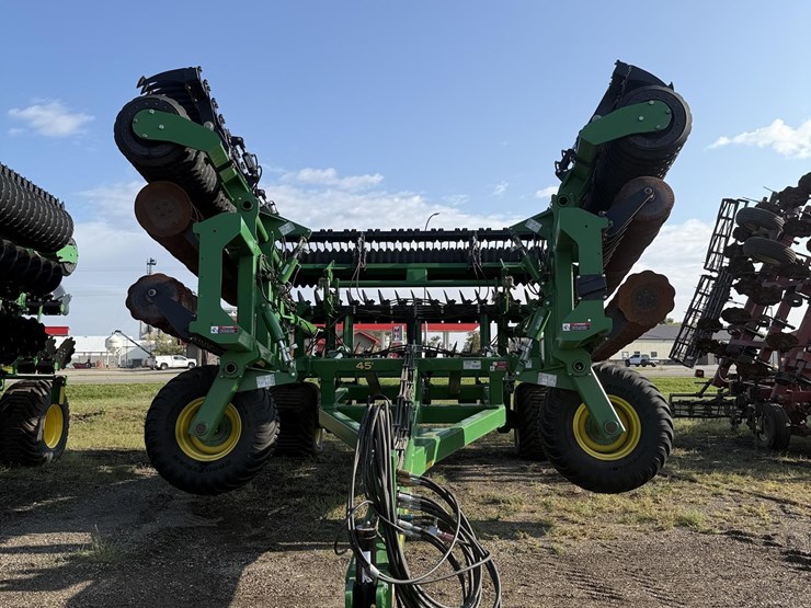 2021-john-deere-2680h-image-2