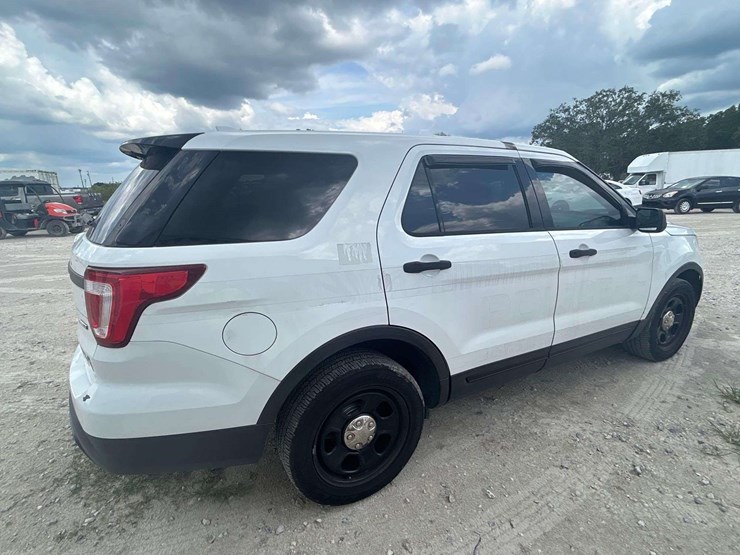2017-ford-explorer-image-3