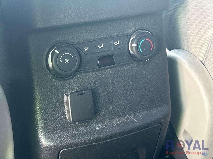2015-ford-explorer-image-24