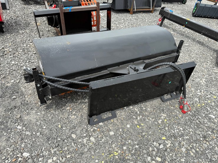 #2000-•-#26269-•-unused-giyi-77"-skid-steer-sweeper-dqsj250726-image-4
