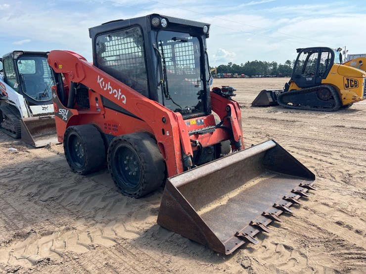 2022-kubota-ssv75-image-6