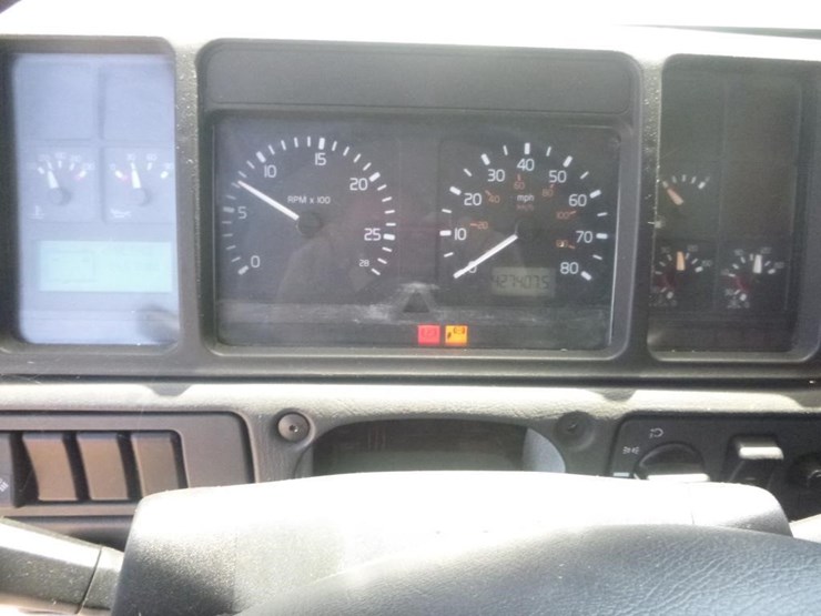 1998-volvo-vn-image-27
