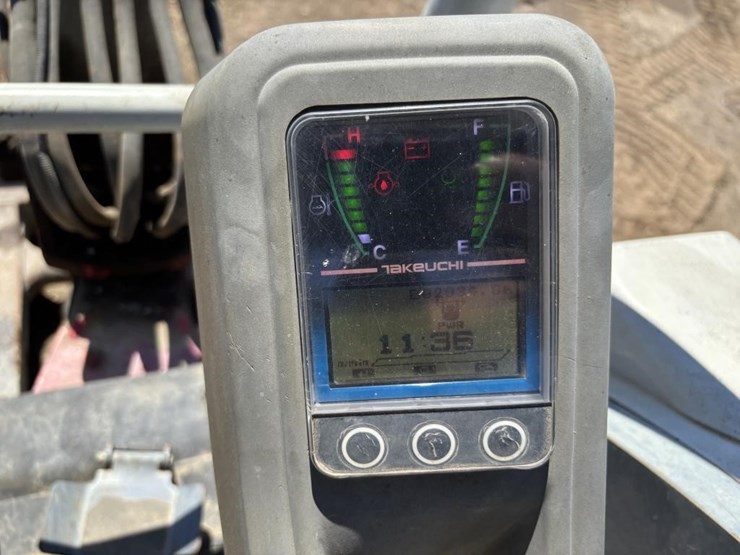 2016-takeuchi-tb230-image-31