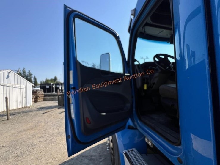 2016-peterbilt-579-image-36