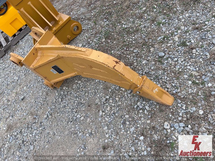 caterpillar-320-image-4