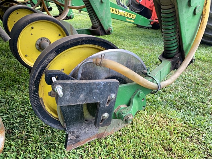 john-deere-1750-image-33