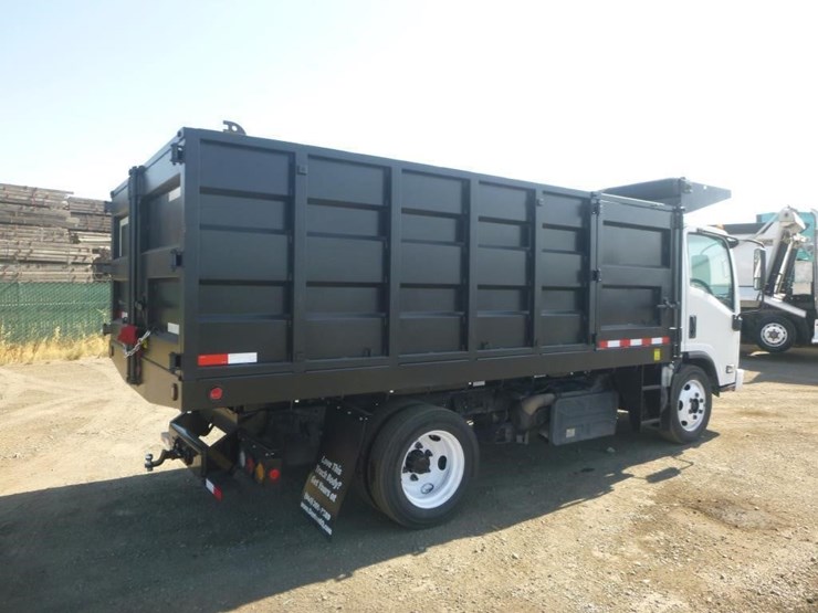 2017-isuzu-nqr-image-3