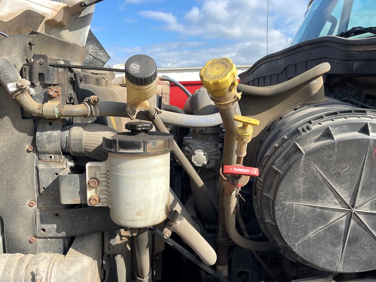 #2116-•-2014-international-7600-crane/digger-truck-(has-mn-title)-image-40