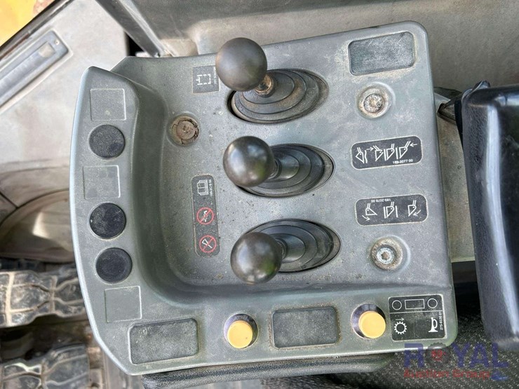 2013-caterpillar-950k-image-26