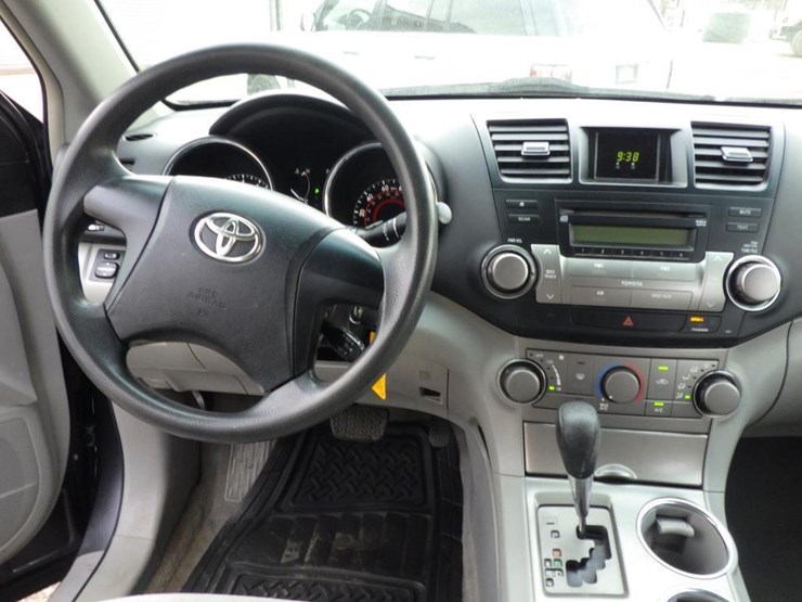 2010-toyota-highlander-image-9