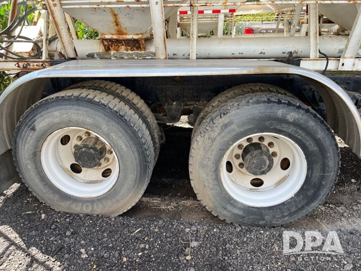 2002-mack-ch613-image-27