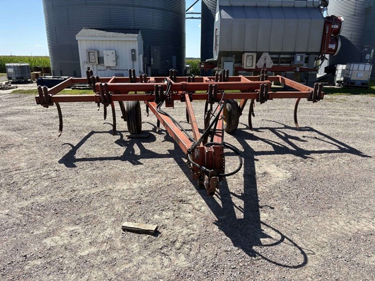 massey-ferguson-129-image-2