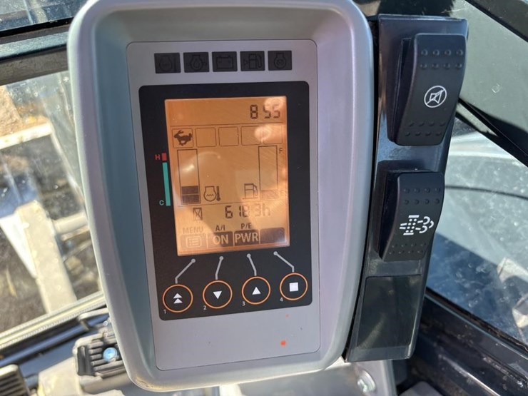 2023-deere-60g-image-32