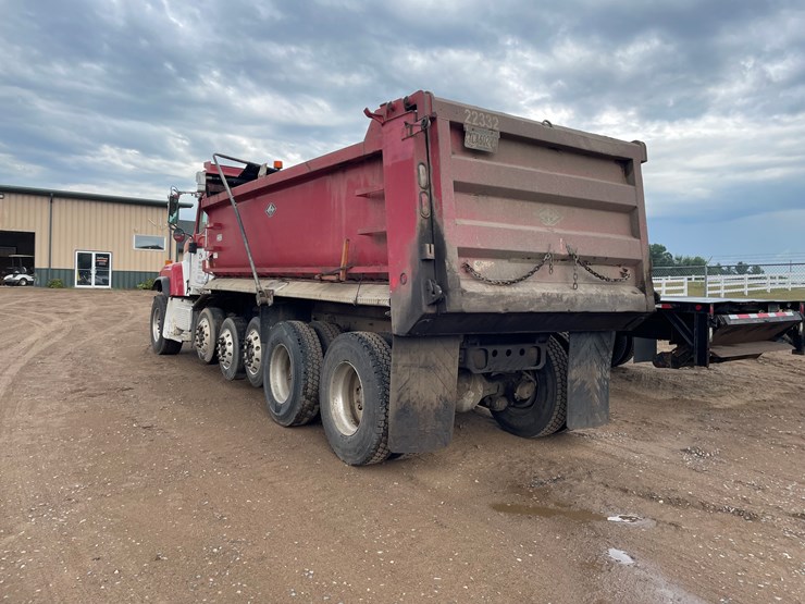 #2149-•-2002-international-5500i-dump-truck-(has-mn-title)-image-3