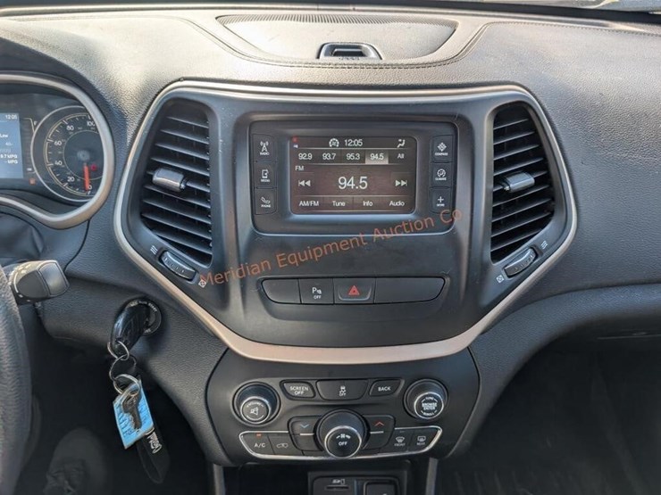 2017-jeep-cherokee-image-28