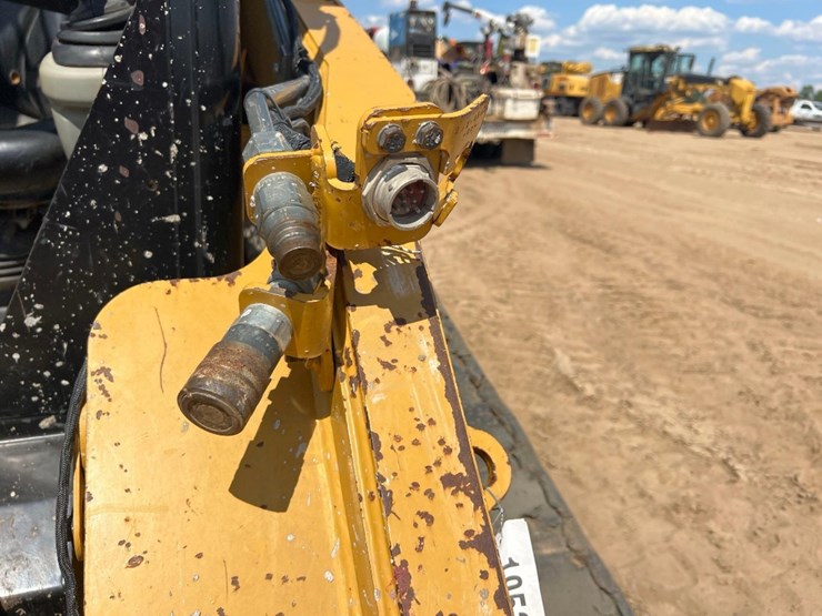 2012-caterpillar-279c2-image-10
