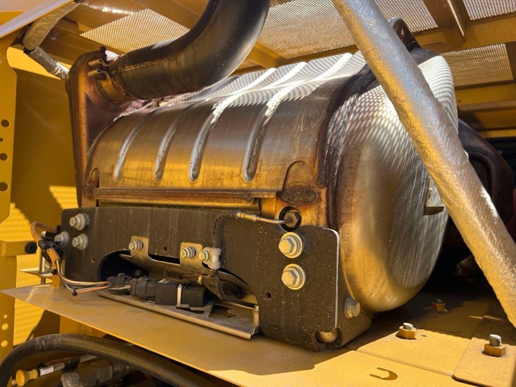 2019-caterpillar-330gc-image-22