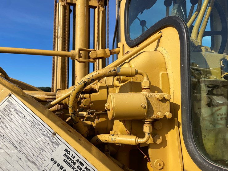 #2026-•-cat-no.12-road-grader-image-25