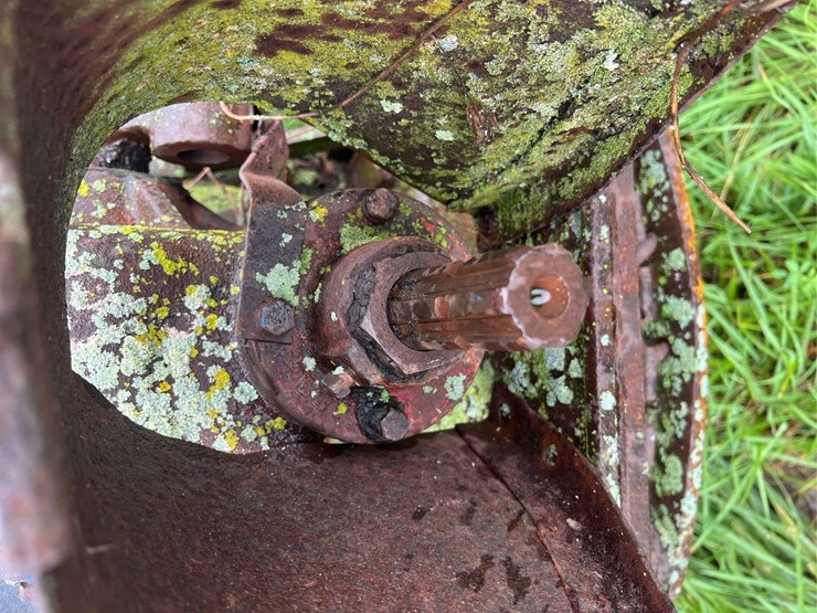 massey-harris-rear-end-image-22