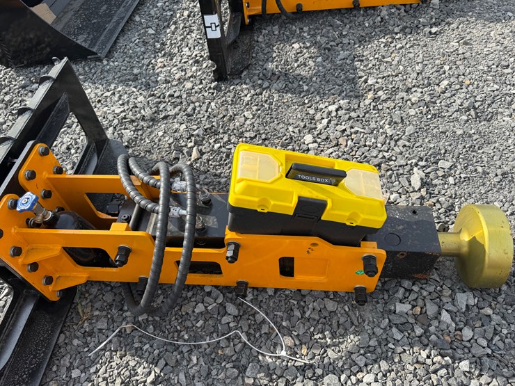 #2000-•-#26323-•-unused-giyi-skid-steer-post-driver-dzc6802507154-image-7