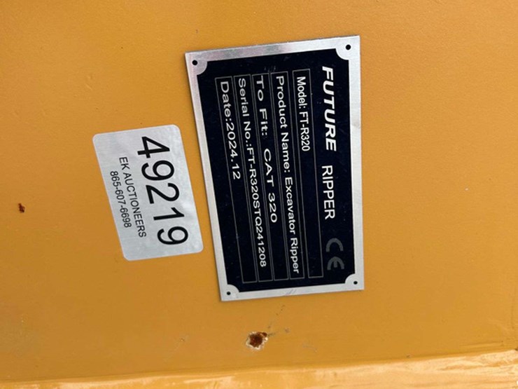 caterpillar-320-image-5