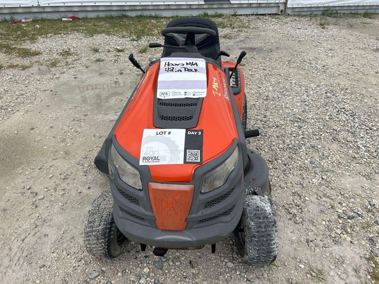 2013-husqvarna-yth18542-42in-riding-mower-image-17