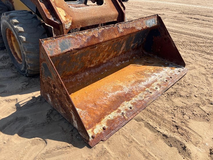 2015-caterpillar-262d-image-13