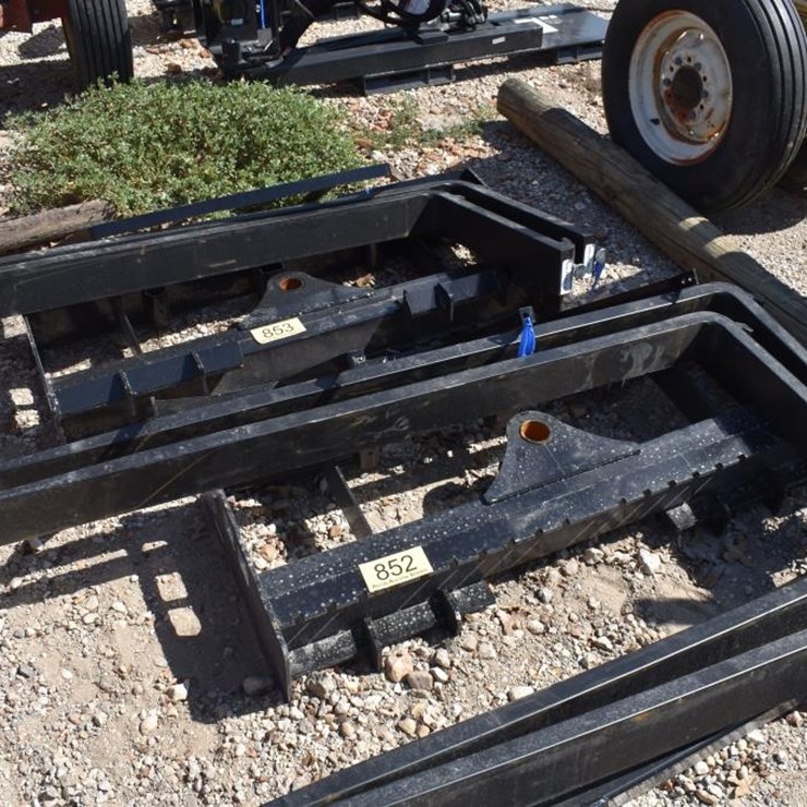 SKID STEER PALLET FORK