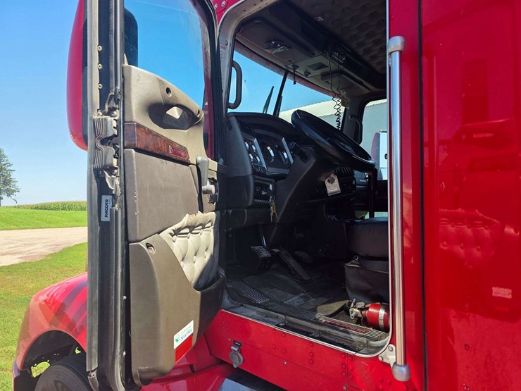2013-kenworth-t660-image-25