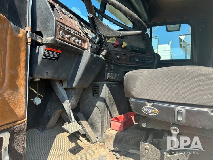 1998-freightliner-dry-tender-truck-(cp0654,-unit-28644)-image-27