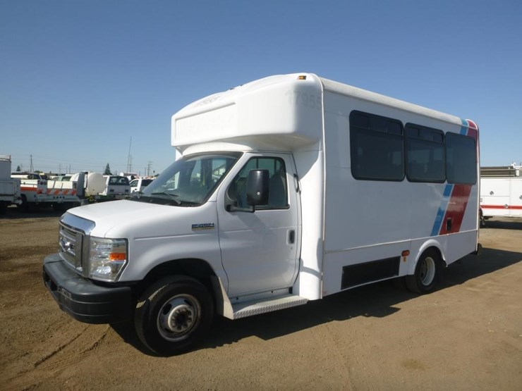 2017-ford-e450-image-2