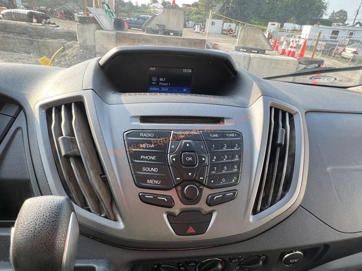 2016-ford-transit-image-40