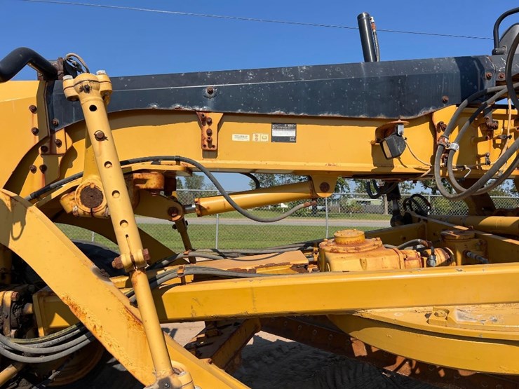 2017-caterpillar-12m3-image-29