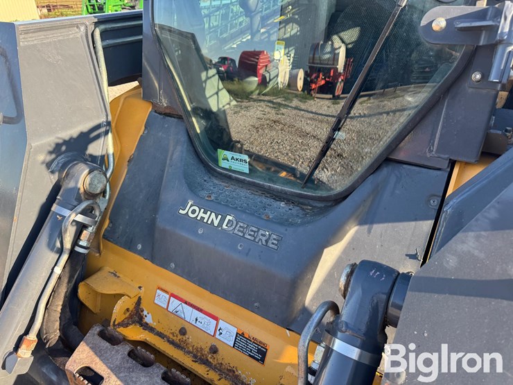 2011-deere-326d-image-10
