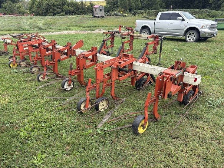 harriston-5000-12r22”-bean-knife,-with-front-tractor-dividers-image-5