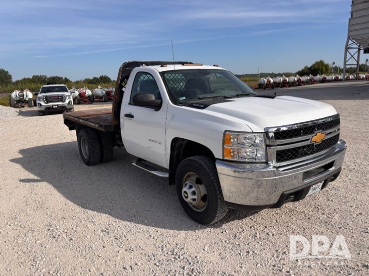 2012-chevrolet-3500-image-5