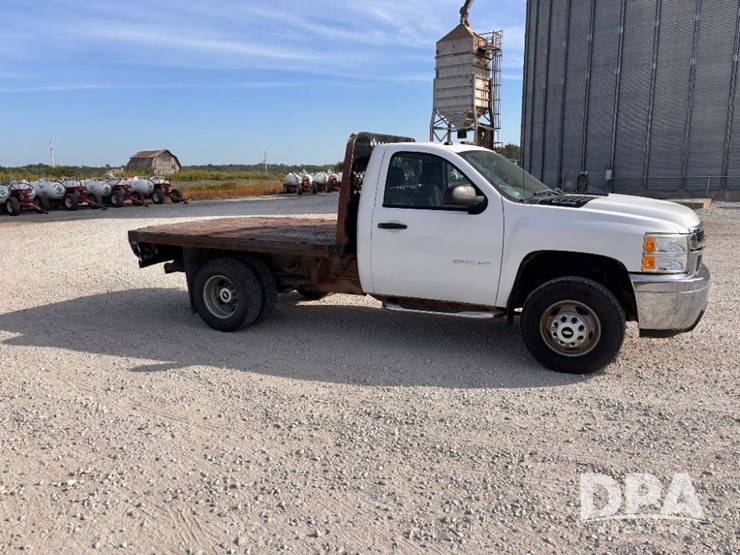 2012-chevrolet-3500-image-6