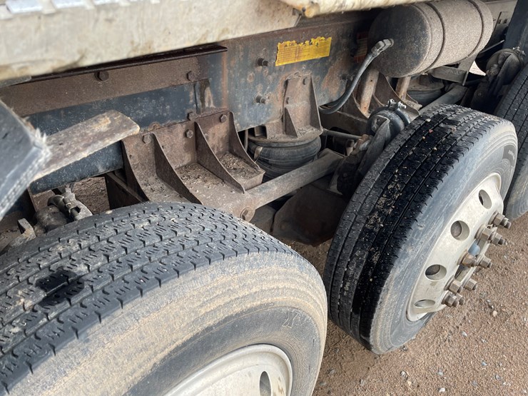 #2149-•-2002-international-5500i-dump-truck-(has-mn-title)-image-11