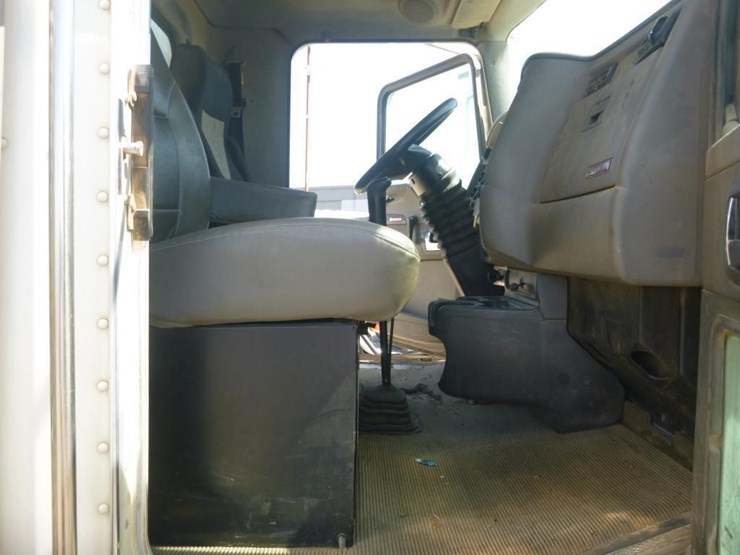 2009-kenworth-t370-image-16